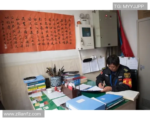 足球明星挥毫泼墨展才华毛笔字书写人生与梦想的交响曲