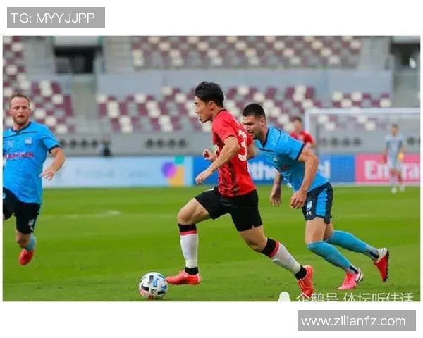 足球明星聚餐撒盐哥烤肉盛宴引发球迷热议与美食狂欢