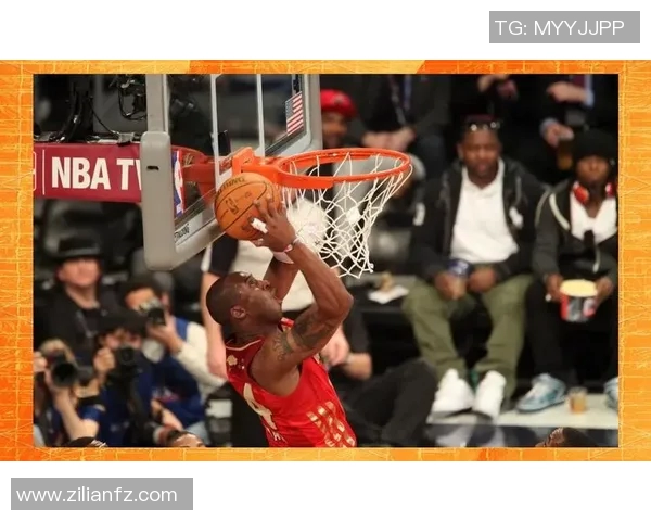 篮球明星看点揭秘：赛场背后的故事与荣耀时刻分析